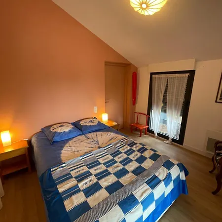 Samui - Equipe Borne De Recharge - Powering Station Electric Car *