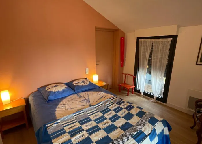 Samui - Equipe Borne De Recharge - Powering Station Electric Car *