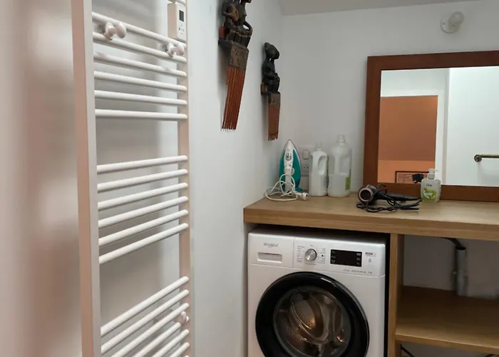 Samui - Equipe Borne De Recharge - Powering Station Electric Car Capbreton